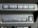両側オートスライドドアです♪運転席のボタンやキーのボタンでも開閉できます!手荷物がいっぱいの時でも簡単にドアの開け閉めができるのでとっても便利です♪