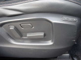 【運転席パワーシート&ドライビングポジションメモリー機能】運転手にあったシートパターン設定可能です。