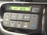 【オートエアコン】一度お好みの温度に設定すれば、車内の温度を検知し風量や温度を自動で調整。暑い&hellip;寒い&hellip;と何度もスイッチ操作をする必要はありません。快適な車内空間には必須の機能ですね♪