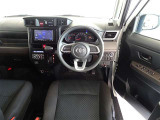 視界良好、操作しやすい運転席です。