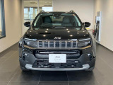 Jeep伝統のセブンスロットルグリルを引継現在風にアレンジされております。