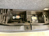 たっぷり20Lの荷室床下収納を用意しております。