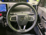 インテリアに合わせたデザインのステアリングは、運転される方のことも考え、運転しやすい形状、大きさです。是非一度、実際に触ってお確かめください。