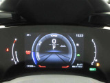 TFT液晶式メーターは運転中に必要な情報を伝えるためコンテンツの配置を工夫されています。