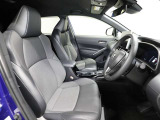 ゆったり室内で運転もしやすいです♪使い勝手の良い配置も考えられています!!