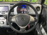 インテリアに合わせたデザインのステアリングは、運転される方のことも考え、運転しやすい形状、大きさです。是非一度、実際に触ってお確かめください。