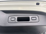 パワーテールゲート搭載で荷物で両手がふさがっていても自動で開閉してくれます!