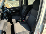 運転席のシートの高さを調節できるシートリフター機能が備わっています。身長の低い女性や広い視野を確保したい場合に役立ちます!車は一人一人の大切な空間!快適で、かつ安全なドライブを楽しみたいですね♪