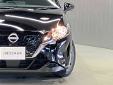 【ハイビームアシスト】先行車や対向車のライト、周辺の明るさに合わせて、ハイ・ロービームを自動で切り替え。切り替えのわずらわしさと切り替え忘れを無くしてくれます!