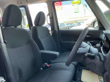 運転席・助手席は、ゆったりと座れるサイズで、長時間の運転でも快適です。また、シートベンチレーションなどの快適装備も充実しています。
