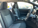 運転席・助手席は、ゆったりと座れるサイズで、長時間の運転でも快適です。