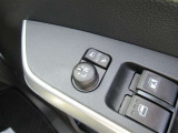 駐車時や狭い道でのすれ違い時に気を使うミラー。電動格納式ドアミラーはそんな時に便利です。