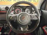 【革巻きステアリング】上質な革を使用することで、手にしっかり馴染みとても運転しやすいハンドルです♪