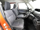 ゆったり室内で運転もしやすいです♪使い勝手の良い配置も考えられています!!