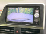 【バックカメラ】駐車時に後方がリアルタイム映像で確認できます。大型商業施設や立体駐車場での駐車時や、夜間のバック時に大活躍!運転スキルに関わらず、今や必須となった装備のひとつです!