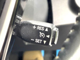 【クルーズコントロール】高速道路もラクラク走行。アクセルを離しても一定速度で走行ができ、長距離運転時の負担を軽減!加速・減速も簡単なスイッチ操作で調整できます。