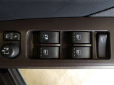 運転席からすべての窓を開閉することが可能です。