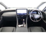 【まるまるクリーニング】内装工程では、中古車を気持ちよくお乗りいただけるよう清掃しております。シートの洗浄はもちろん、ニオイの元となるフロアカーペットまで洗浄・消臭を実施。