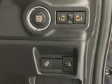 両側パワースライドドア付きだから、狭い駐車スペースなどでの 乗り降りラクラク!小さなお子さまのいるご家庭には嬉しい装備。