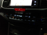 オートエアコンは左右席で独立温度コントロールが可能です。運転席はキンキンに冷やして助手席はマイルドにと言った設定が可能です。暑さ寒さでケンカすることもなくなりますね。