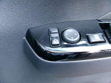 ドアミラーの鏡面の調節、格納は運転席からすべて操作できます!