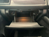 車検証入れになどにも使える便利な収納BOXあります。