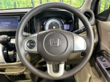 インテリアに合わせたデザインのステアリングは、運転される方のことも考え、運転しやすい形状、大きさです。是非一度、実際に触ってお確かめください。