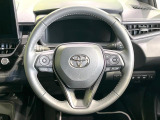 インテリアに合わせたデザインのステアリングは、運転される方のことも考え、運転しやすい形状、大きさです。是非一度、実際に触ってお確かめください。