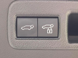 【パワーバックドア】スマートキーや運転席のボタンを押すだけでリアゲートが自動で開閉します!荷物を持っている時や、高い位置にあるバックドアを閉める際に便利な機能です♪