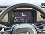 マルチインフォメーションディスプレイです。燃費や走行距離が分かり、半ドアなど車に異常がある際に警告してくれます。