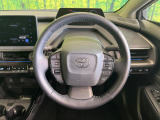 インテリアに合わせたデザインのステアリングは、運転される方のことも考え、運転しやすい形状、大きさです。是非一度、実際に触ってお確かめください。