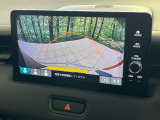 【バックカメラ】駐車時に後方がリアルタイム映像で確認できます。大型商業施設や立体駐車場での駐車時や、夜間のバック時に大活躍!運転スキルに関わらず、今や必須となった装備のひとつです!