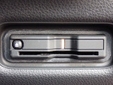 ■【ETC車載器】が装備されています。セットアップをしてお渡しとなり、ETCカードを差し込むだけで高速道路の利用が可能です。
