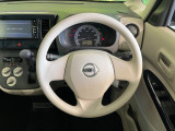 インテリアに合わせたデザインのステアリングは、運転される方のことも考え、運転しやすい形状、大きさです。是非一度、実際に触ってお確かめください。