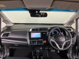 【前方視界】開放的な前方視界!運転がしやすく疲れにくいです♪窓が大きく、見通しがとっても良いおクルマですよ♪