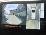 パノラミックビューモニター付きです。車両を上から見たような映像をディスプレイオーディオ画面に表示。運転席からの目視だけでは見にくい、車両周辺の状況をリアルタイムでしっかり確認できます。
