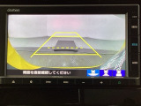 バックでの車庫入れも安心です! リアカメラが付いているバックモニター付のナビを装備しております。操作線もついており距離感も画面から確認できます。