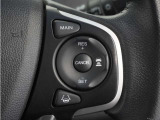◆アダプティブクルーズコントロール◆予め設定した車速内でクルマが自動的に加減速。前走車との適切な車間距離を維持しながら追従走行します。【LKAS】車線維持支援システムでステアリング操作を支援。
