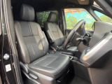 運転席シート廻りは使用感も少なく、良好な状態となっています。丁寧に使われていたことがよくわかりますね。