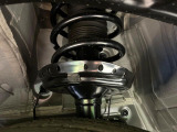 お車を安心してお乗りいただく為には、足回りの定期点検が欠かせません。サービスサポート(有償保証)では無料点検もご提供しており、安心のカーライフをお過ごしいただけるサポート体制が整っています。