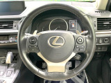 【純正革巻きステアリング】上質な革を使用することで、手にしっかり馴染みとても運転しやすいハンドルです♪