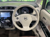インテリアに合わせたデザインのステアリングは、運転される方のことも考え、運転しやすい形状、大きさです。是非一度、実際に触ってお確かめください。