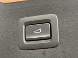 【パワーバックドア】スマートキーや運転席のボタンを押すだけでリアゲートが自動で開閉します!荷物を持っている時や、高い位置にあるバックドアを閉める際に便利な機能です♪