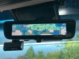 【デジタルインナーミラー】後席の大きな荷物や同乗者で後方が確認しづらい時でも安心!カメラが撮影した車両後方の映像をルームミラー内に表示。クリアな視界で状況の確認が可能です!