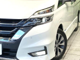【LEDヘッドライト】悪天候や夜間走行時も良好な視界を確保し安心して運転できる高輝度LEDヘッドライトを装備!点灯速度が早く、消費電力も抑えられています。