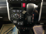 オートエアコン♪お好みの温度に設定するだけで車内を快適空間にしてくれますよ♪