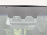 【スマートアシスト】走行中に前方の車両等を認識し、衝突しそうな時は警報とブレーキで衝突回避と被害軽減をアシスト。より安全にドライブをお楽しみいただけます。