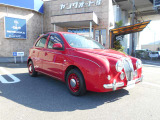 綺麗なレッドカラーの車両です。