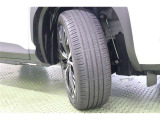 タイヤサイズはハイスペックな215/50R18。