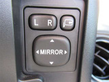 駐車時や狭い道でのすれ違い時に気を使うミラー。電動格納式ドアミラーはそんな時に便利です。
